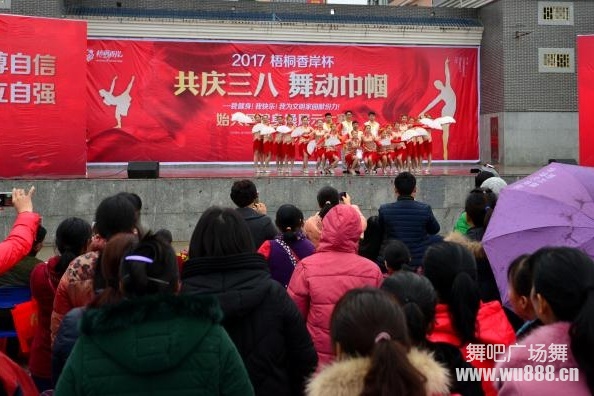 始兴县举行“三八节“庆祝活动。邓斌摄