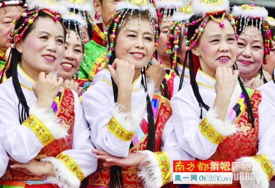 是广场舞还是时装秀