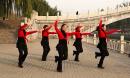 北京雪莲广场舞《山路十八弯》集体版