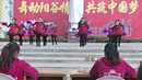 阳谷定水镇坡里村广场舞《爱的世界只有你》2015-11-1