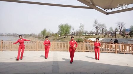南良水广场舞《北京的金山上》沂南广场