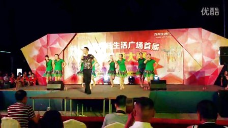 百花开广场舞《心里藏着你》