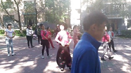 虎林市心飞扬广场舞队排练《北京的金山上》16.06.04下午