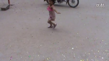 乾县姜村镇喜洋洋广场舞《你是我的妞》3岁小女孩自编自演
