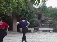 永州格格广场舞 《小小新娘花》 背面视频