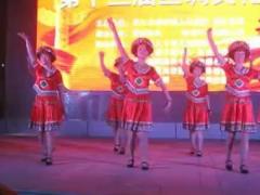 盛泽雨夜广场舞 《美丽的天使》 表演 苗族舞蹈