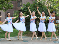 杨丽萍广场舞 《小小新娘花》 民族舞 含背面动作分解教学